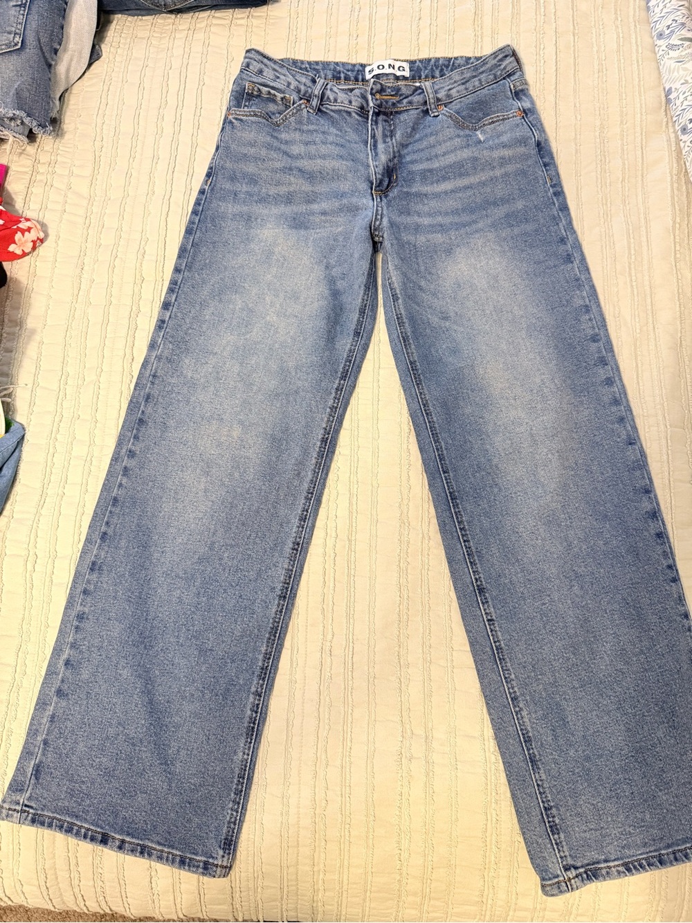 Light Blue Wide-Leg Women's Jeans - Classic Flare
